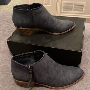 Simply Vera booties. Blue. Size 8.